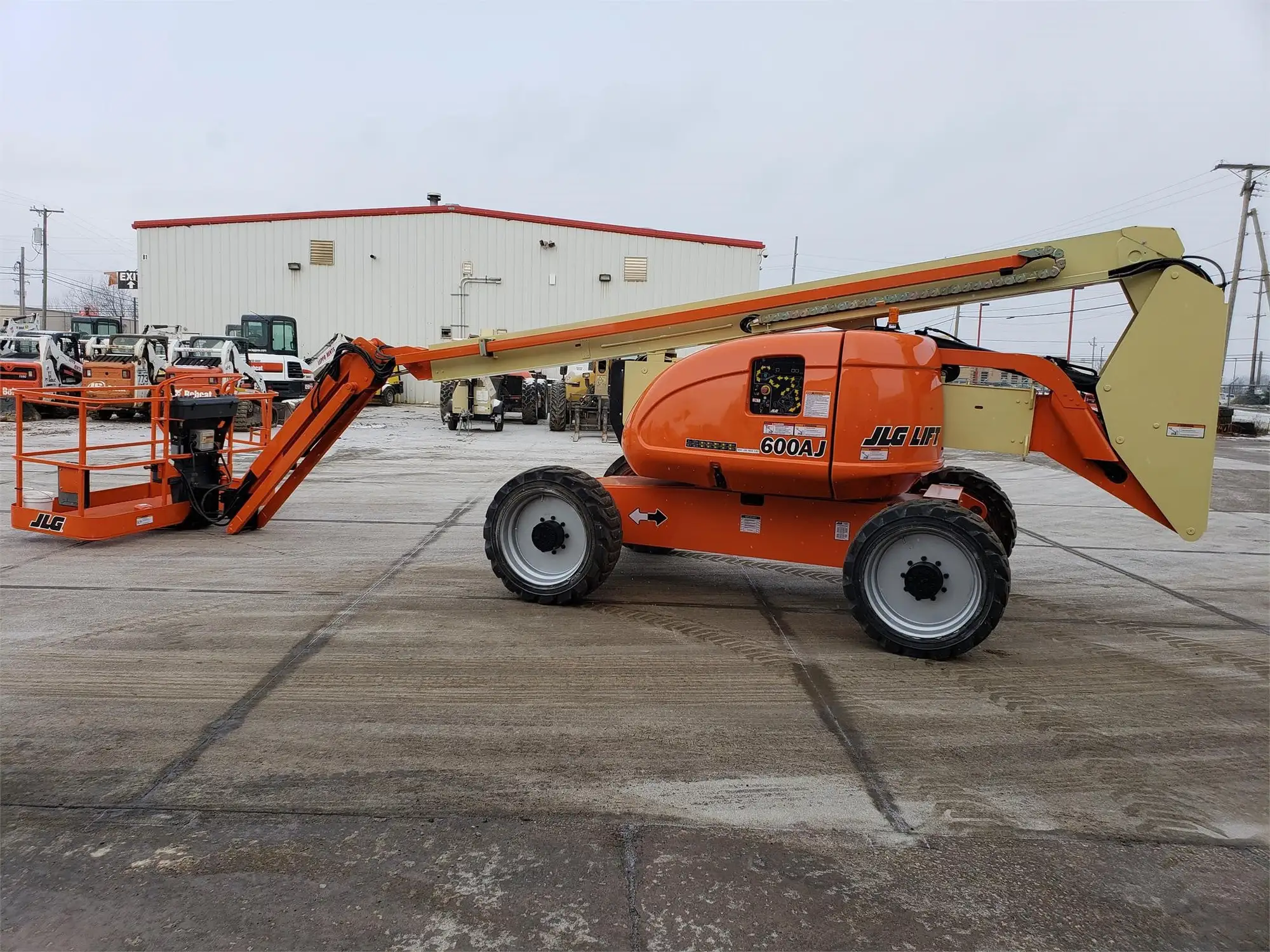 USED 2011 JLG 600AJ