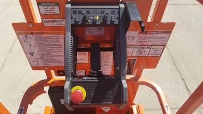 USED 2014 JLG 1930ES
