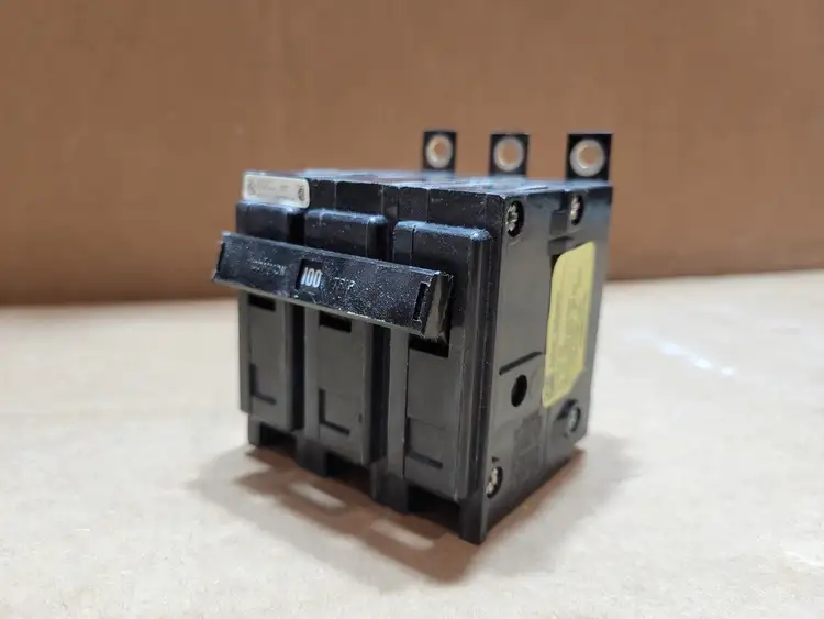 Used CUTLER-HAMMER QBHW3100H Switchgears British Columbia CA | Lenmark #835428