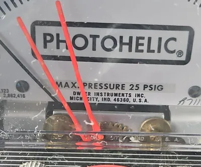 DWYER PHOTOHELIC PRESSURE Max 25PSIG Cat 3002C Gauge Loc6E-18
