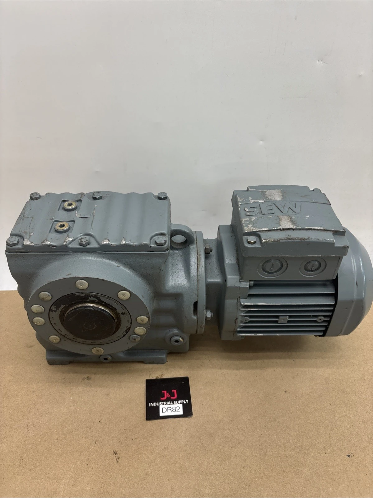 NEW SEW-EURODRIVE SA57/T. DR63L4