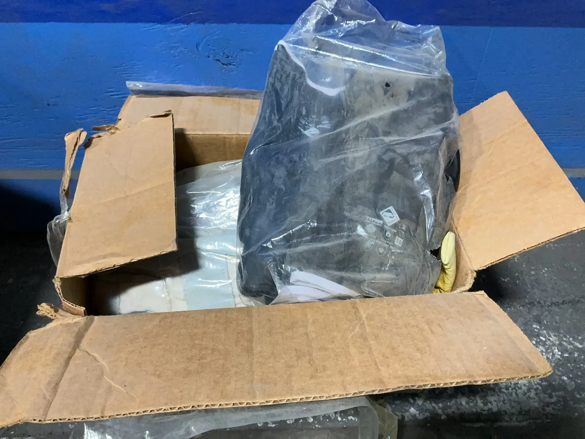 Used _UNKNOWN_ _UNKNOWN_ Gloves Ohio US | HGR 24 #1278455
