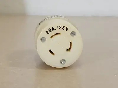 15A 125V Twist Lock Plug Adapter