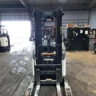 USED 2018 CROWN RR5725-45