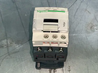 Used SCHNEIDER ELECTRIC LC1D09G7 PLC Contactors Ohio US | HGR 24 #1518471