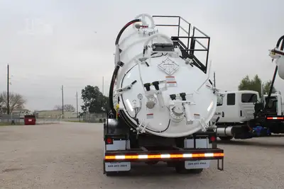 New | in-Stock 2027 PETERBILT 548 Vacuum Truck Texas US | Roll Off Truck World #1492009