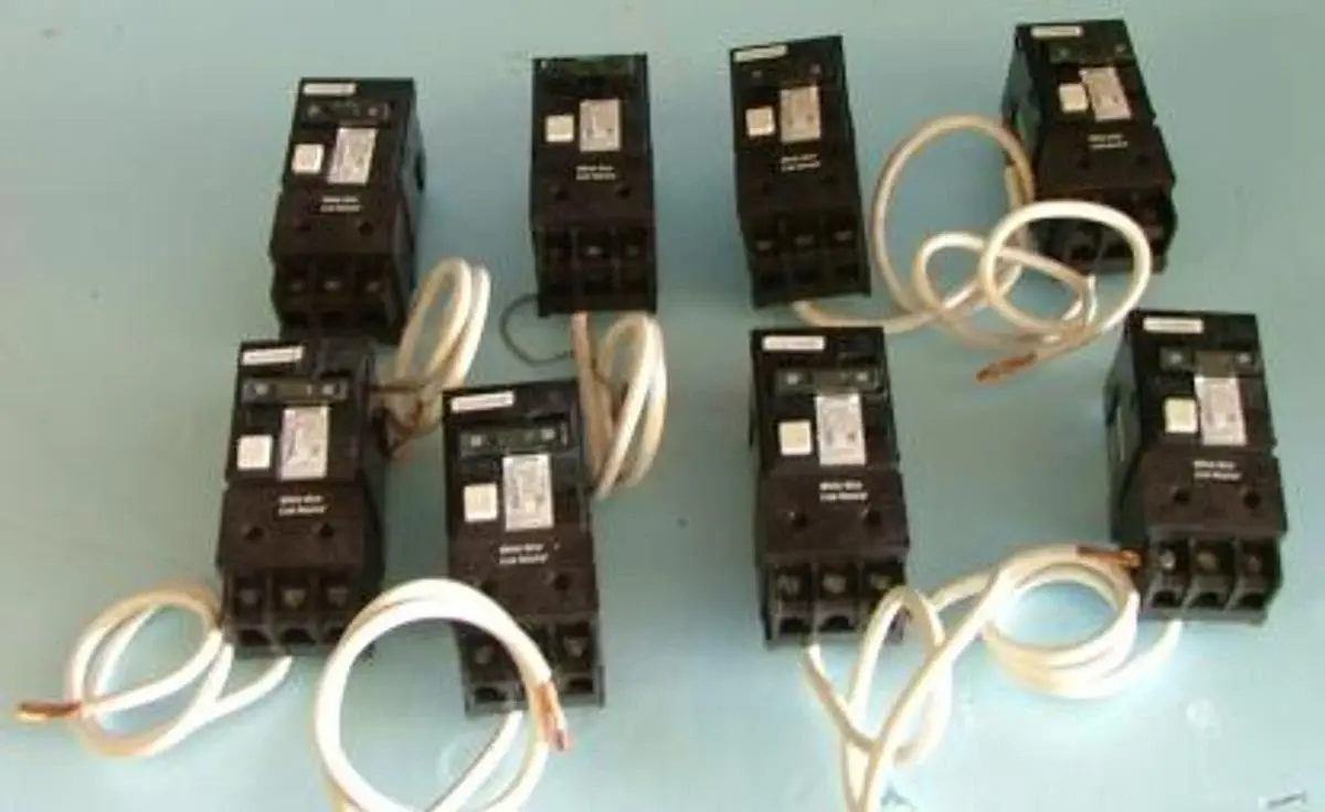 QTY. 1. NEW SIEMENS TYPE BLF BREAKERS CLASS A 40 D...