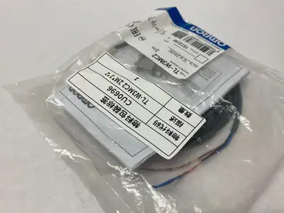 TL-W3MC2 | Omron  Proximity Sensor 12-24VDC - New