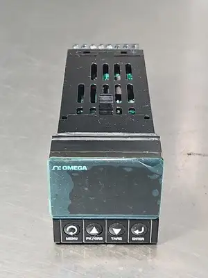 Omega CNiS633-C24 Programmable Digital Process Temperature Controller (BIN532)