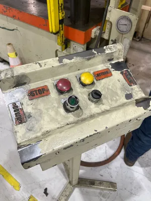 1994 PH HYDRAULICS 4C 300-P Hydraulic Press | Universal Press & Machinery (UPM) (4)