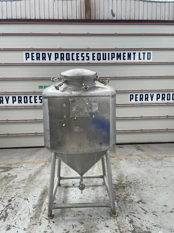 Used STAINLESS SERVICES LTD. 1,370 Litre Stainless Steel Tanks GB | Perry Equipment #121112