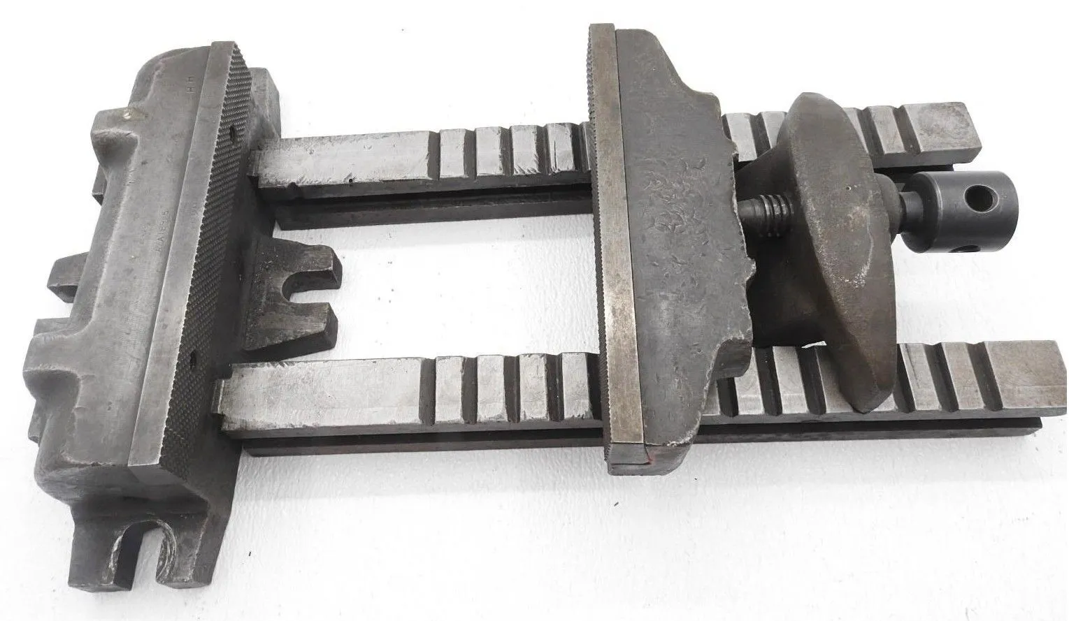 USED AZAIE Press Vise