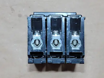 Used EATON BR320 Switchgears British Columbia CA | Lenmark #835459