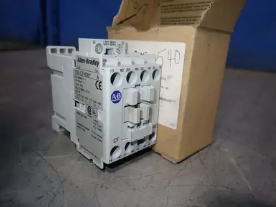 New | in-Stock ALLEN BRADLEY 700CF400 Relays & Switches | HGR 24 #739676