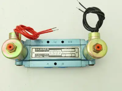 Skinner S3RRHAL3 Directional Control Valve 5-Way 3 Pos 120V Solenoid 3/8" NPT