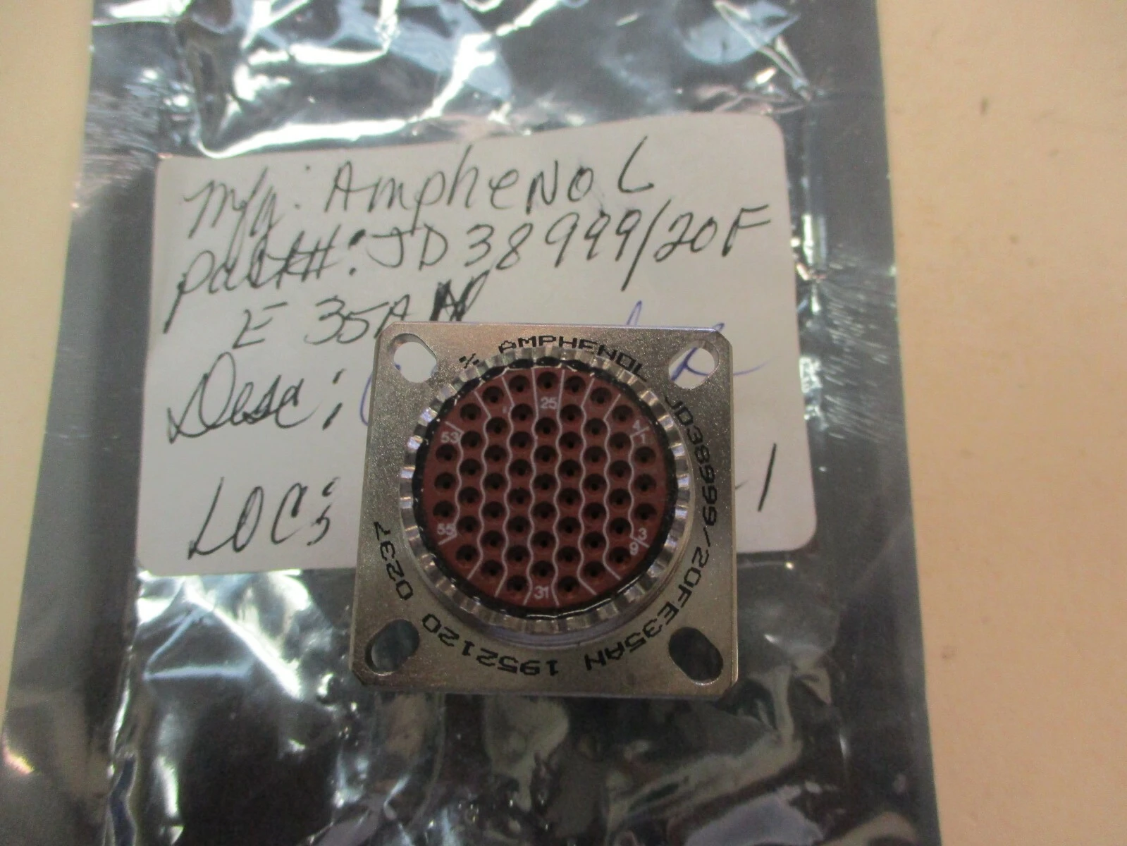 NEW Amphenol JD38999/20FE35AN