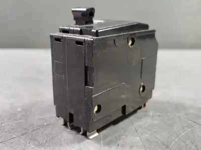 NEW SQUARE D QO215