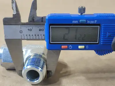USED SWAGELOK S-810-2-8
