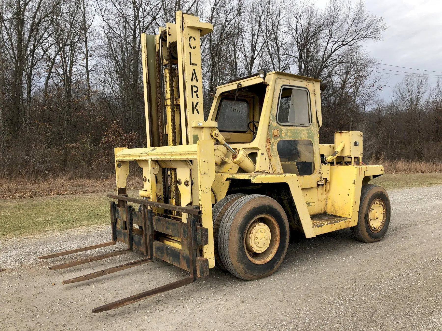 15,000 LBS CLARK PNEUMATIC TIRE DIESEL FORKLIFT: STOCK #17889