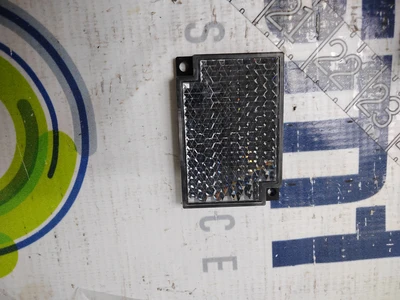 USED OMRON E3F2-R2C4-P1 & E39-R1