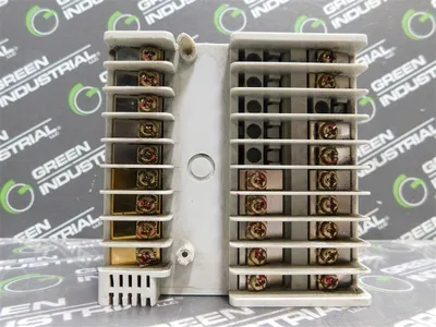 Yamatake Corp C215GA003D1 Temperature Controller Broke Terminal Cover Used