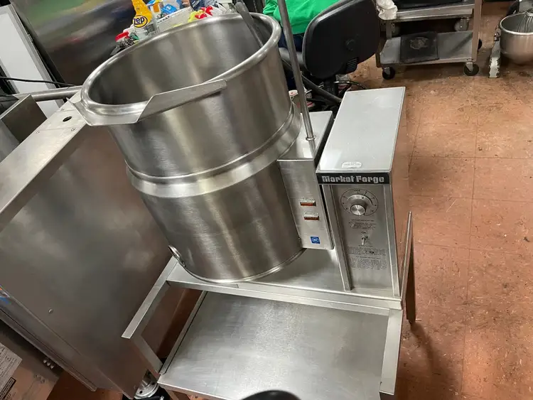 Used Crown Used Crown Market Forge EC-10 Electric 10 Gallon Tilting Jacketed Steam Kettle 240V 3 Ph Cooking Kettles Illinois US | Falcon Restaurant Supply #1375750