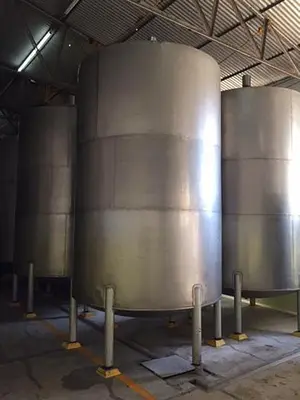 Stainless steel 15,500 liter tank