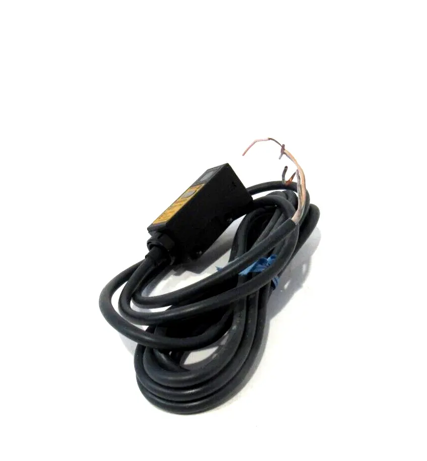 NEW OMRON E3S-2LE41 PHOTO ELECTRIC SWITCH E3S2LE41