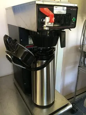 BUNN COFFEE MACHINE - PLUMB IN WITH HOT WATER SPIGOT
