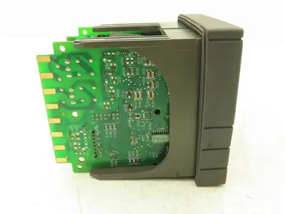 Honeywell UDC2300 Mini-Pro Temperature Controller DC230L-E0-00-10-0A00000-00-0