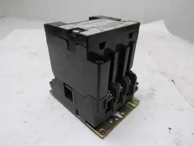 Square D 8502SCO2S Motor Starter Contactor 3 Pole 600VAC 10Hp 27A 120V Coil