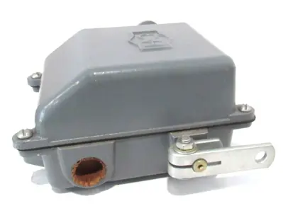 NEW CUTLER HAMMER 14957H9B SAFETY SWITCH