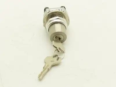 Allen Bradley 800T-H33B Cylinder Lock Selector Switch 2 Position Keyed Ser T