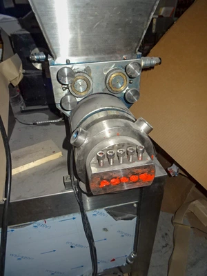 Samfull S/S extruder with horizontal form fill and sealer