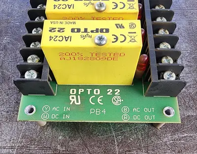OPTO 22 PB4 I/O Mounting Rack w relays