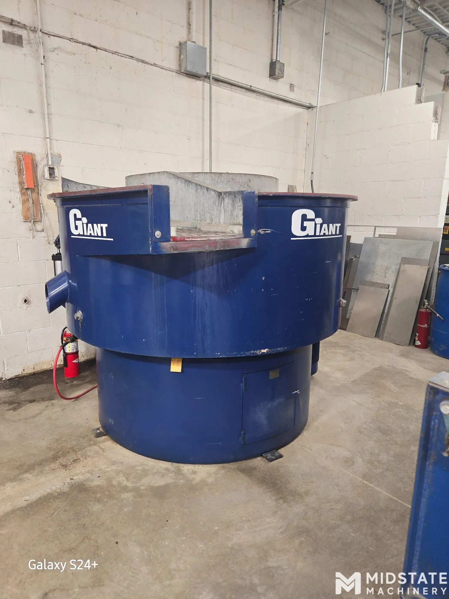 GIANT GB-20 Vibratory Finisher w/ Dryer (Reburbished)
