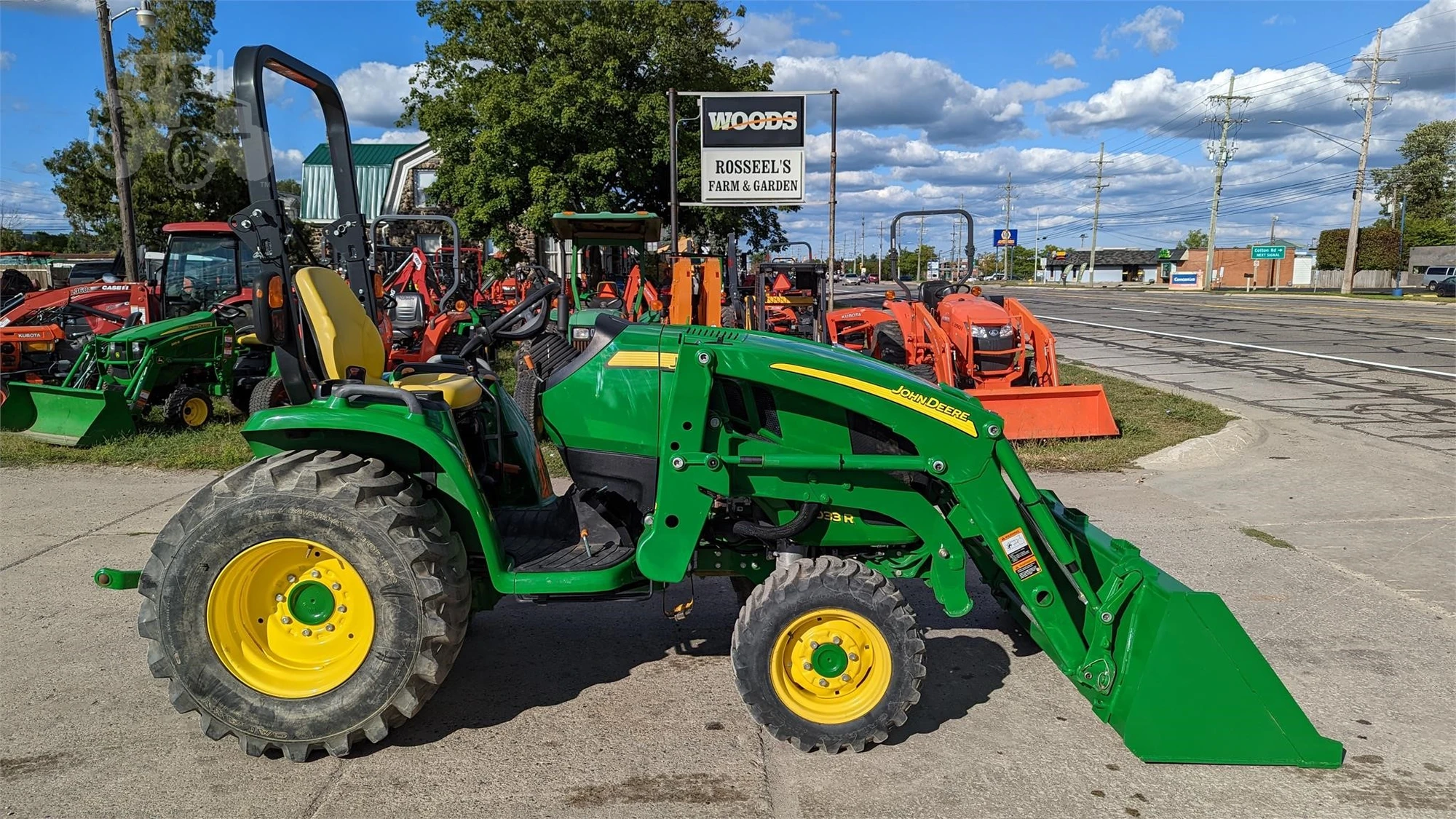 USED 2015 JOHN DEERE 3033R