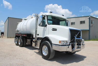 Used 2019 VOLVO VHD64B200 Septic/Sewer/Vacuum Trucks Texas US | Roll Off Truck World #1492002