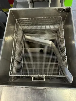Used HENNY PENNY PRESSURE FRYER 600 NATURAL GAS Cookers / Coolers / Fryers Florida US | BAM Discount Restaurant Equipment #1312062