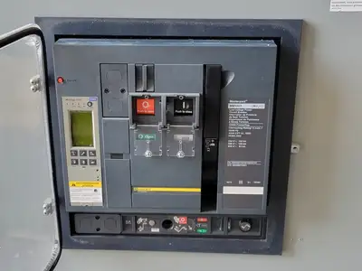 Used SQUARE D POWER-ZONE 4 Switchgears British Columbia CA | Lenmark #239369