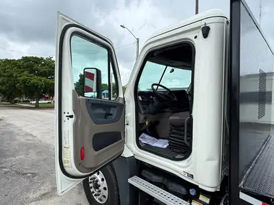 Used 2018 FREIGHTLINER CASCADIA Conventional trucks Florida US | Truck and Van Outlet #1509230