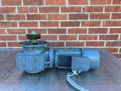 USED SEW EURODRIVE SAF77 DRE100LC4BE5/TF  GEAR MOTOR 1455/154 R/MIN
