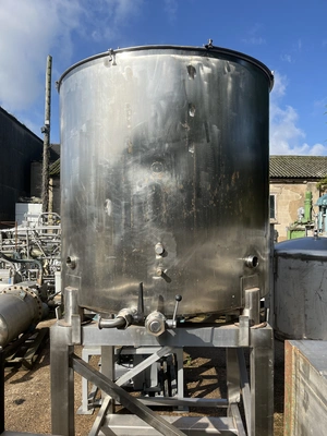 2,000L S/S Enclosed Electrically Heated Tank