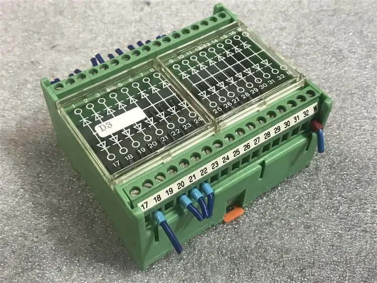 Used PHOENIX CONTACT EM 4-DIO 32M Misc Electrical & Power Parts BE | Apt International N.V #363986