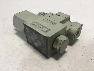 USED YUKEN DSG-01-2B2-D24-5079