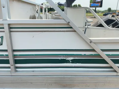 1998 Manitou Unknown 20' Pontoon Boat