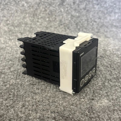 Used Omron E5CN-R2T Temperature Controls California US | Davliegogo LLC #1707148