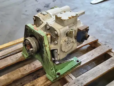 USED SAUER DANFOSS 24-7020 CW