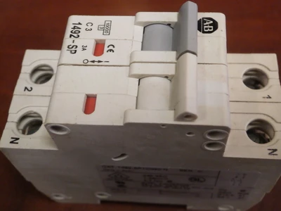 USED Allen-Bradley 1492-SP1C030-N