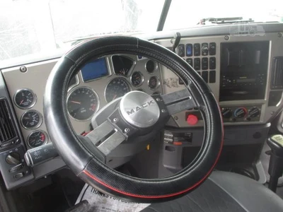 Used 2009 MACK PINNACLE CXU613 Conventional trucks Arizona US | Tuscon Trux & Equipment Sales #1546109